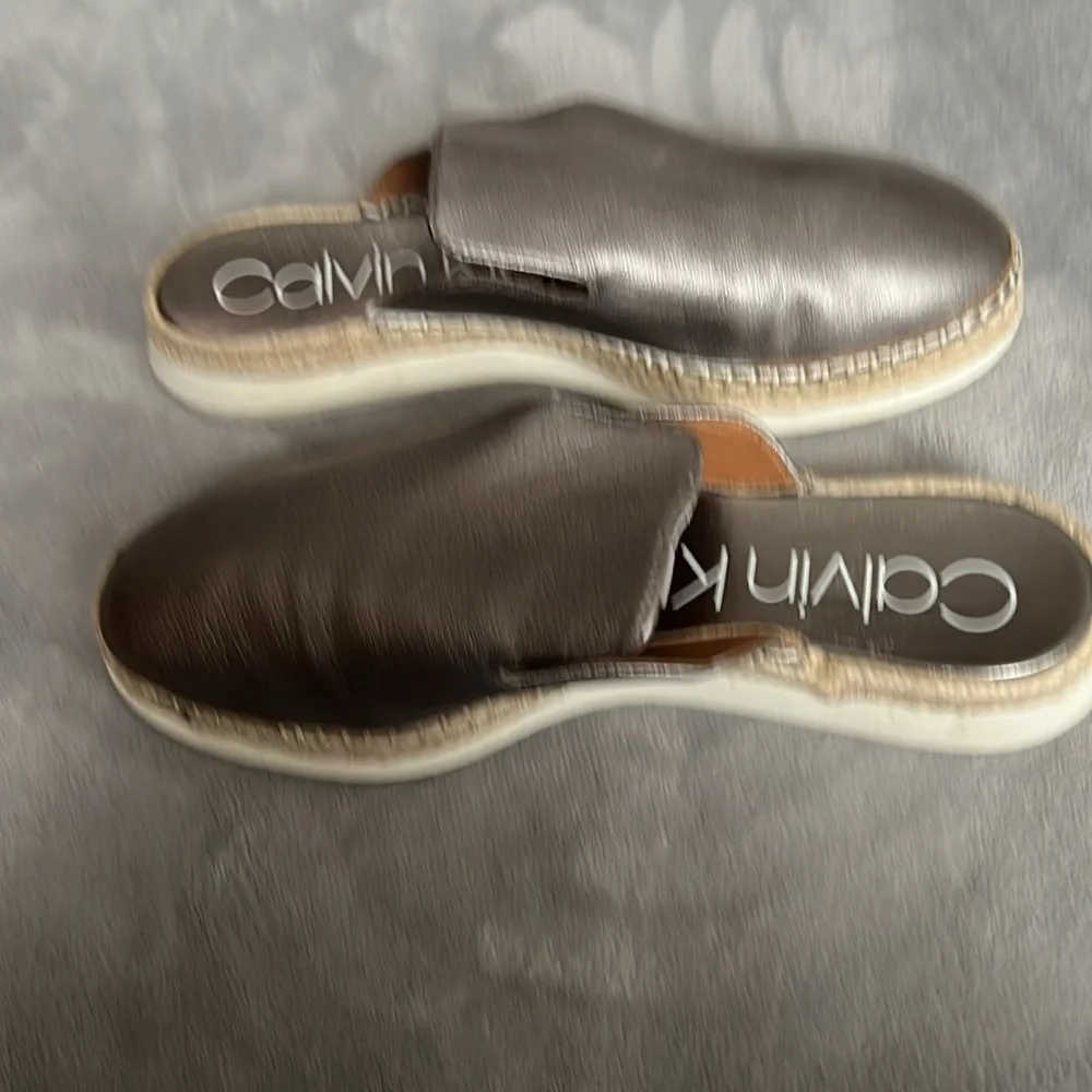 Calvin Klein Slicer Leather Verie Espadrille Style Mules NWOB Sz 8.5.